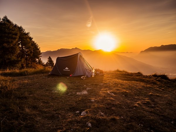 Comment organiser un camping pour observer les aurores boréales en Finlande?